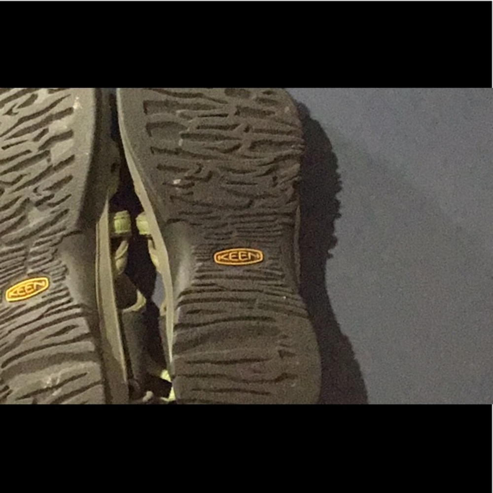 Keen Multi-Terrain Sandals in lime green and Black - Picture 2 of 2